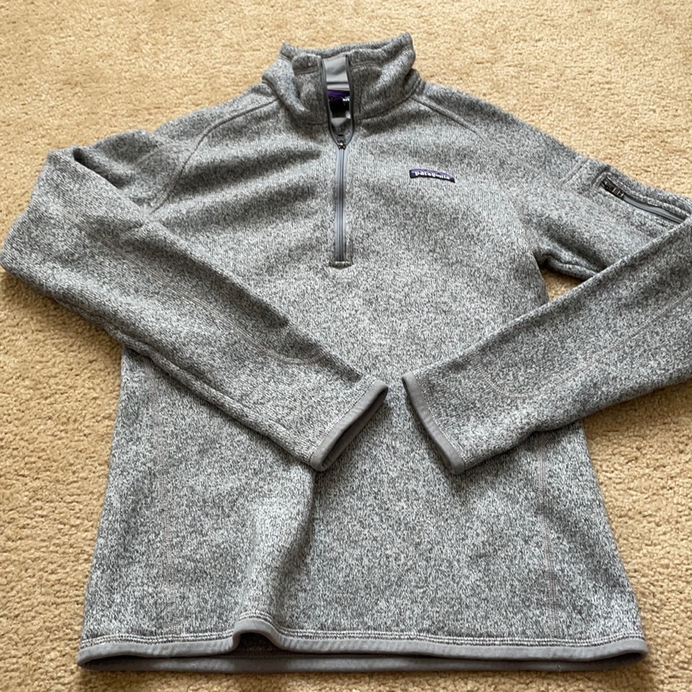 Great condition Patagonia quart zip!